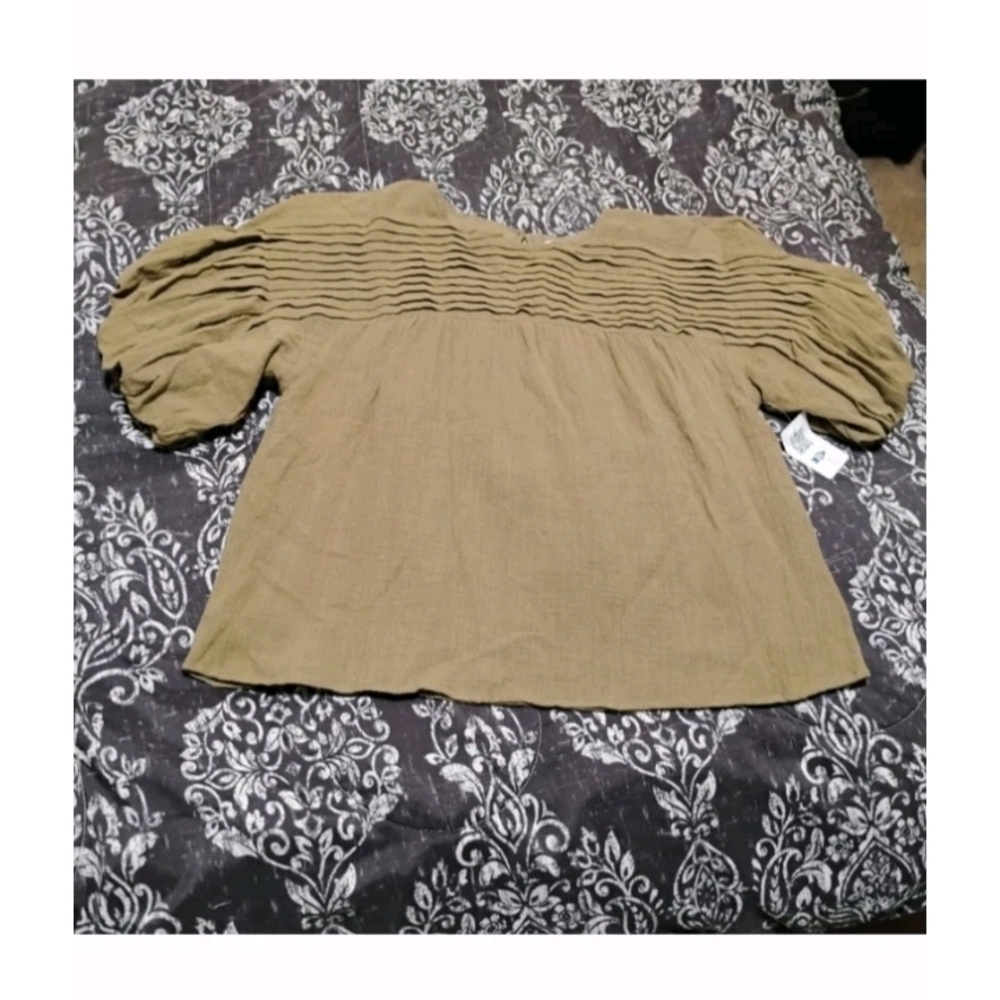 Chic Olive Blouse with Pleated Design